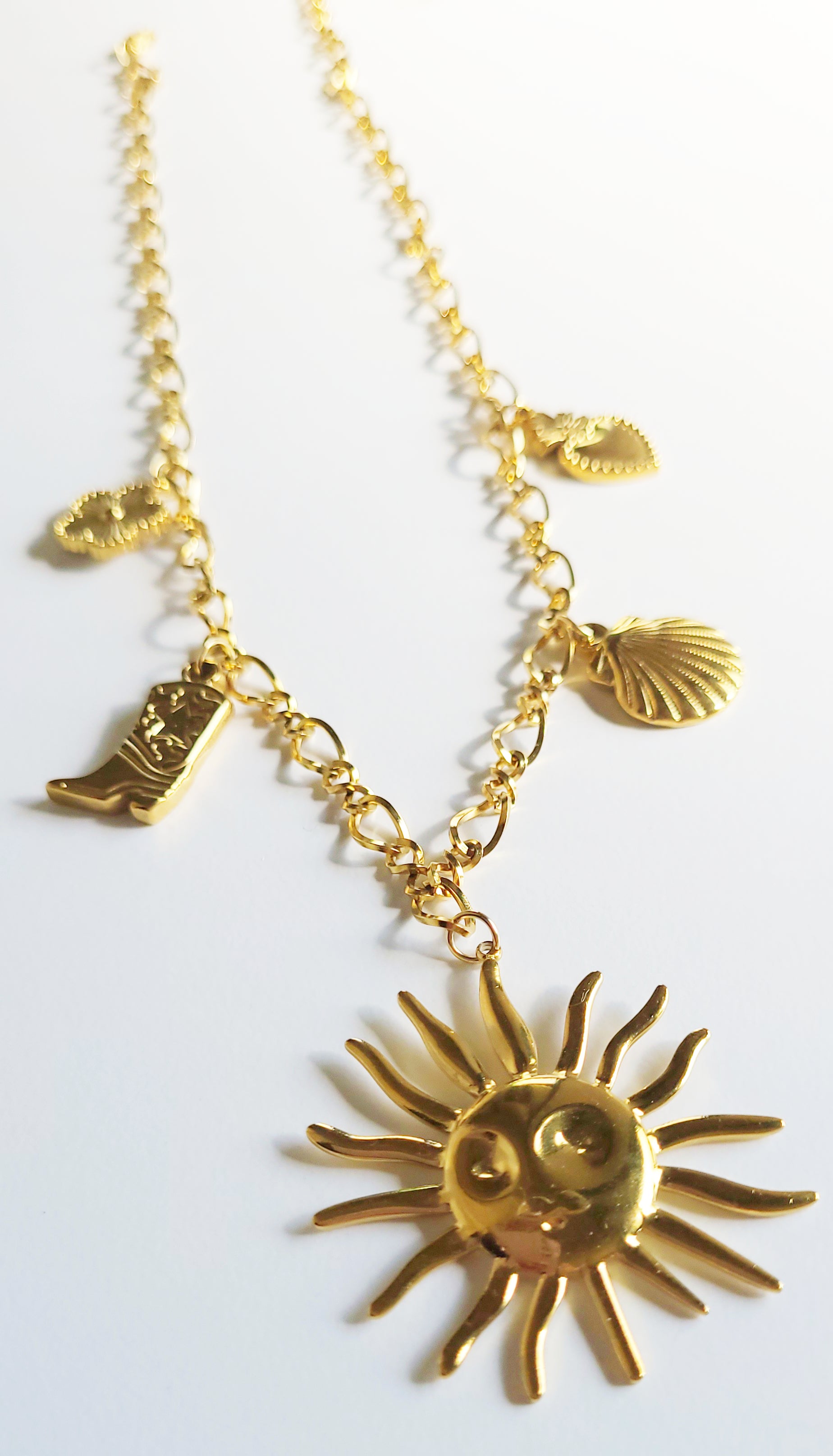 COLLAR HELIOS BAÑADO EN ORO