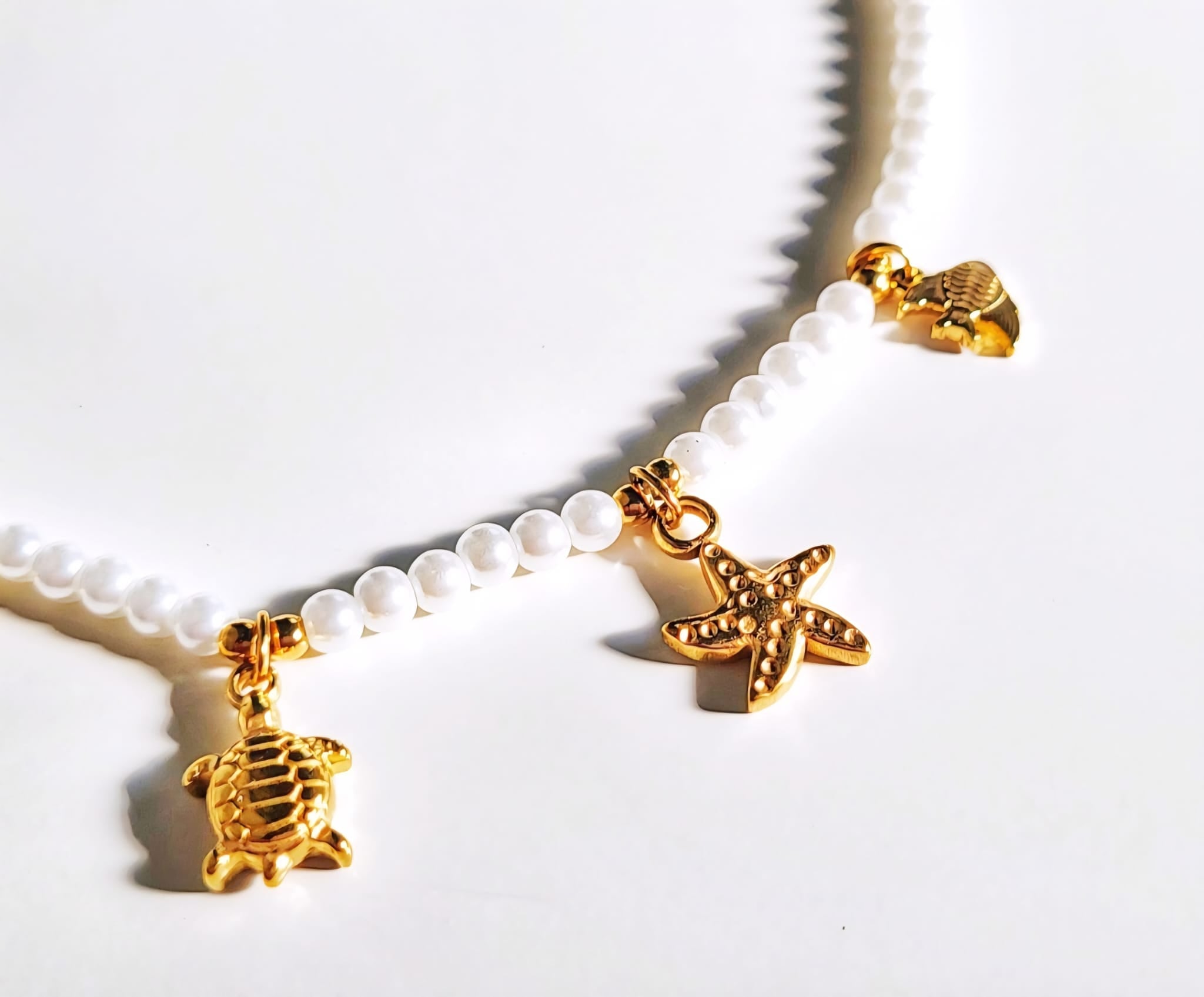 COLLAR AFRODITA BAÑADO EN ORO